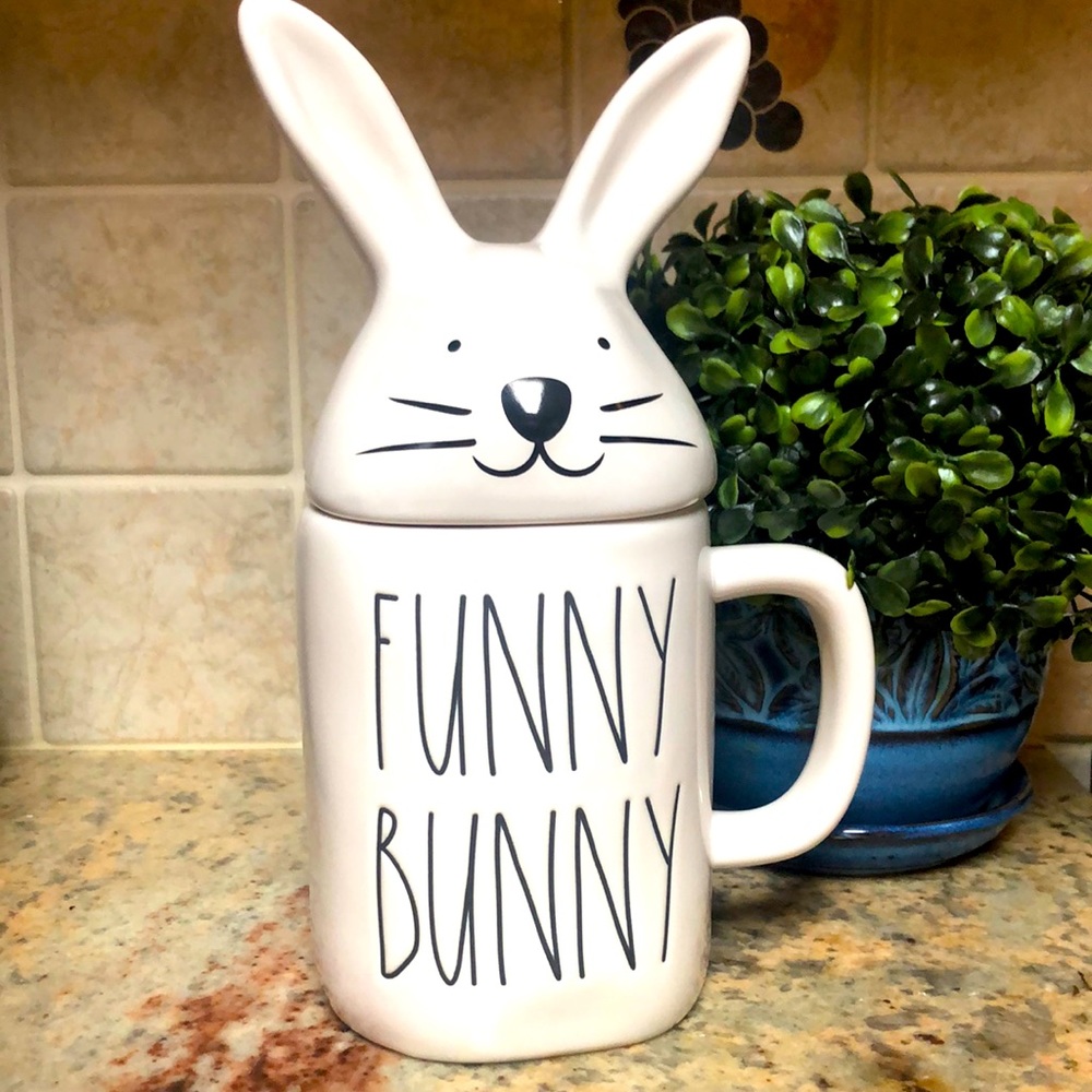 🆕 💗 FUNNY BUNNY mug and topper by Rae Dunn